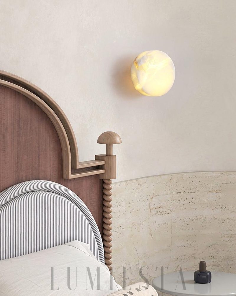Lampa ścienna Domino A cylindryczna z alabastru w mosiądzu