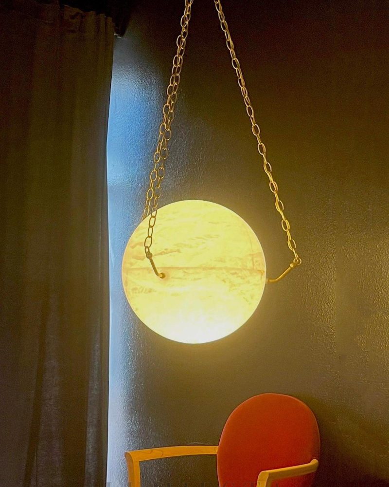 Lampa wisząca Sphere Atlas z alabastru w stylu nowoczesnym