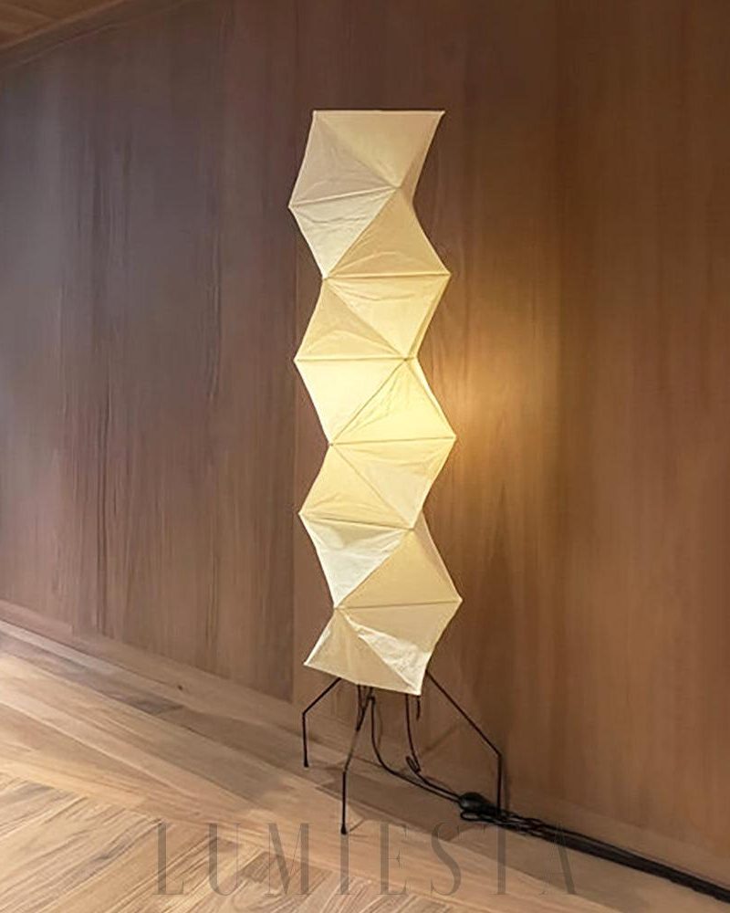 Lampa podłogowa Akari UF4-L8 w minimalistycznym stylu