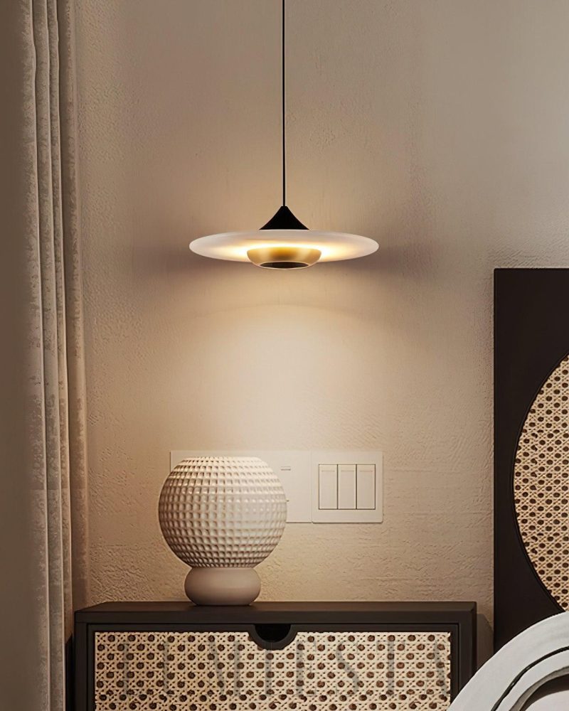 Lampa wisząca Flying Saucer z alabastru w kolorze złotym i czarnym