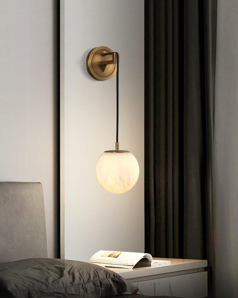 Minimalistyczna Sferyczna Lampa Ścienna z Alabastru Biała Złota