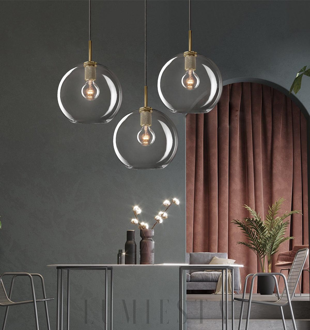 Lampa wisząca szklana w mosiężnej oprawie styl industrialny