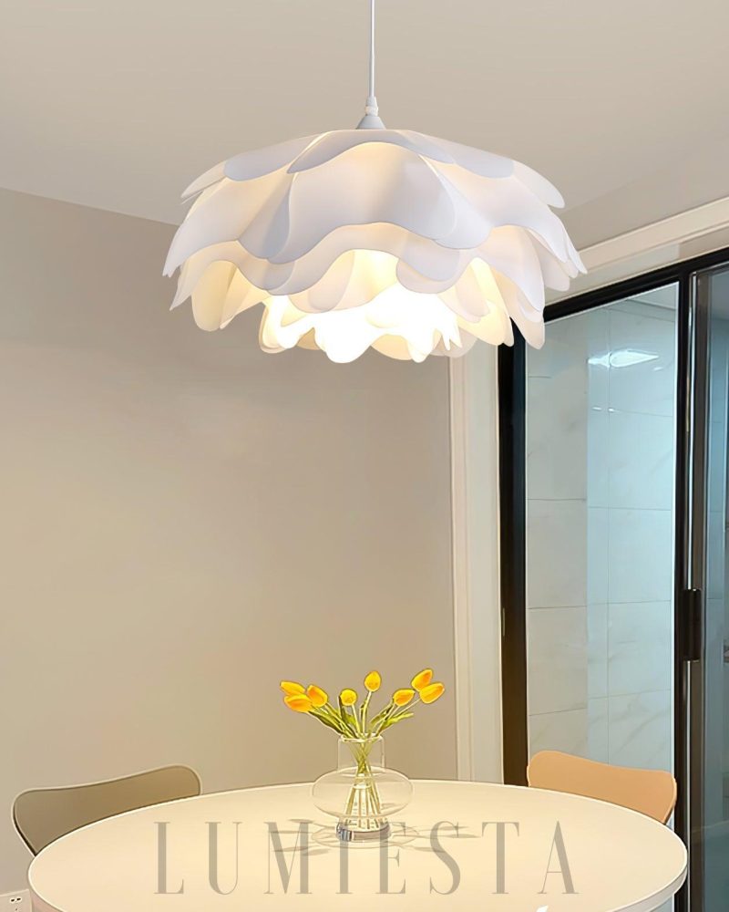 Lampa wisząca w kształcie kwiatu Biała elegancja do wnętrz