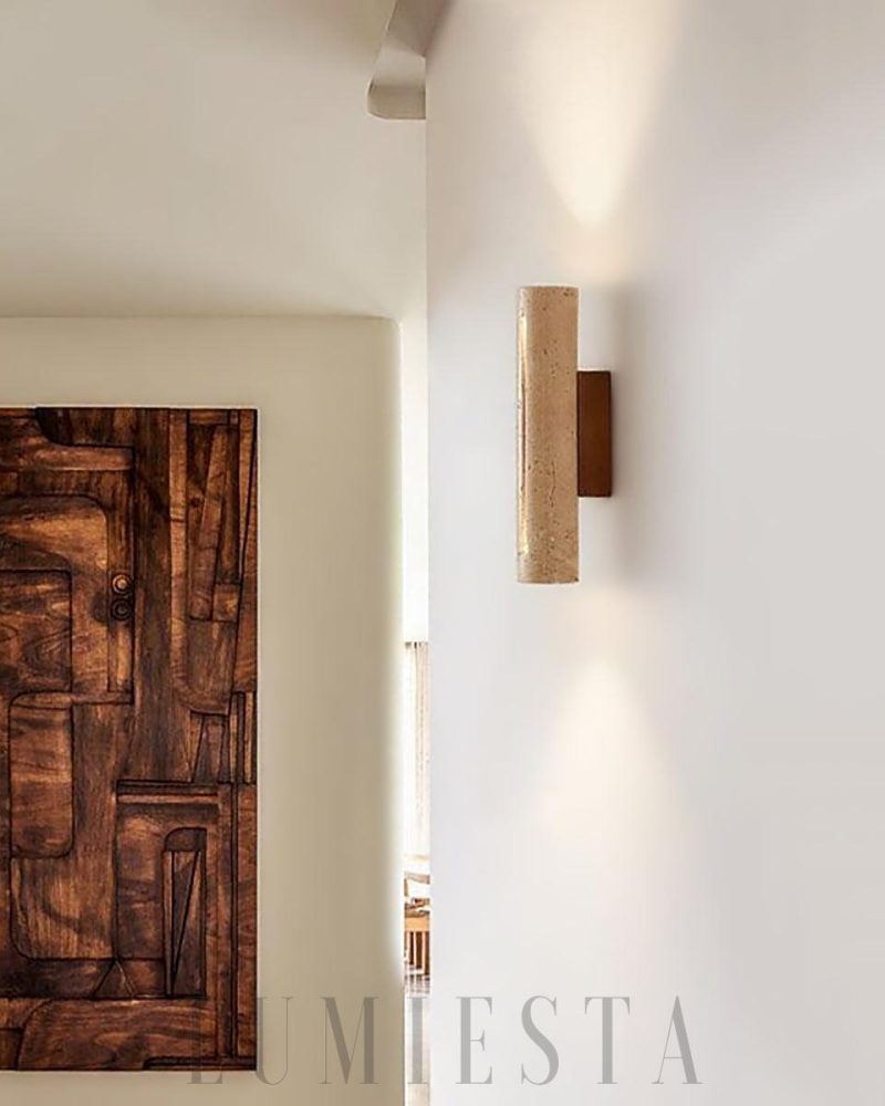 Beżowa cylindryczna lampa ścienna z trawertynu 28cm