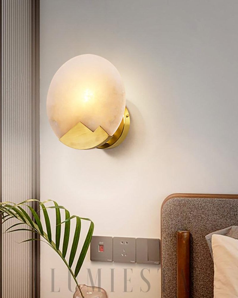 Lampa ścienna mosiężna z alabastrowym kloszem 20cm 26cm