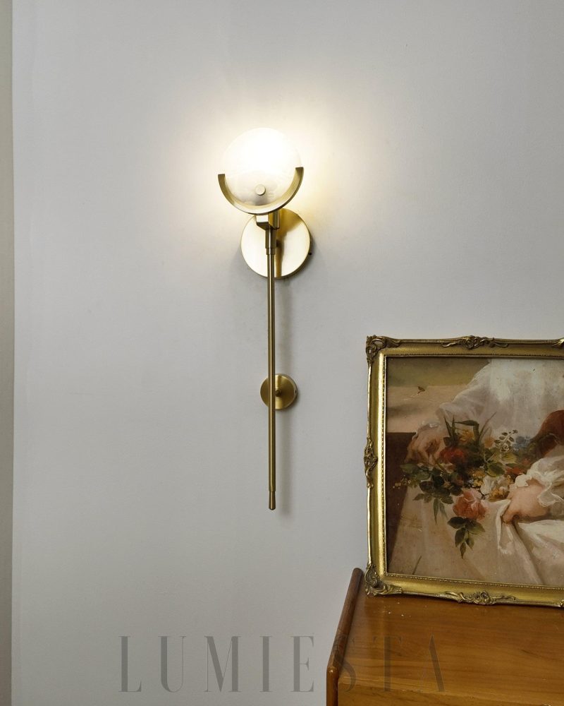 Lampa ścienna Alabaster Ava z mosiądzu elegancka i stylowa