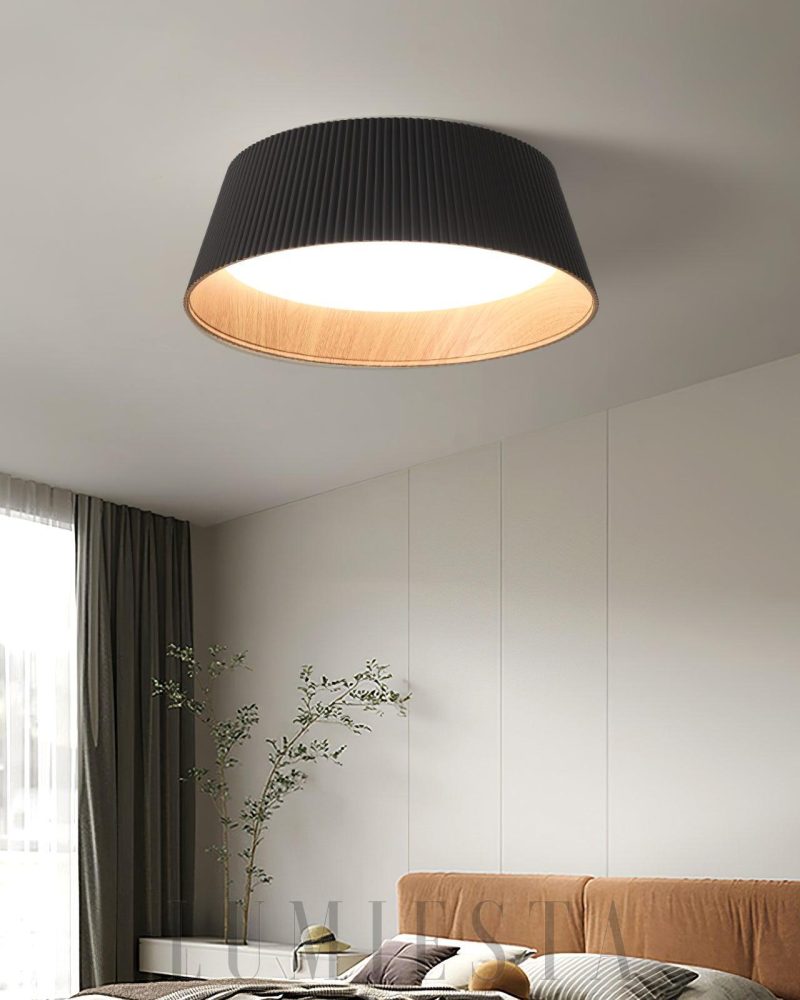 Lampa sufitowa z żebrowanym kloszem w kolorze czarnym lub białym