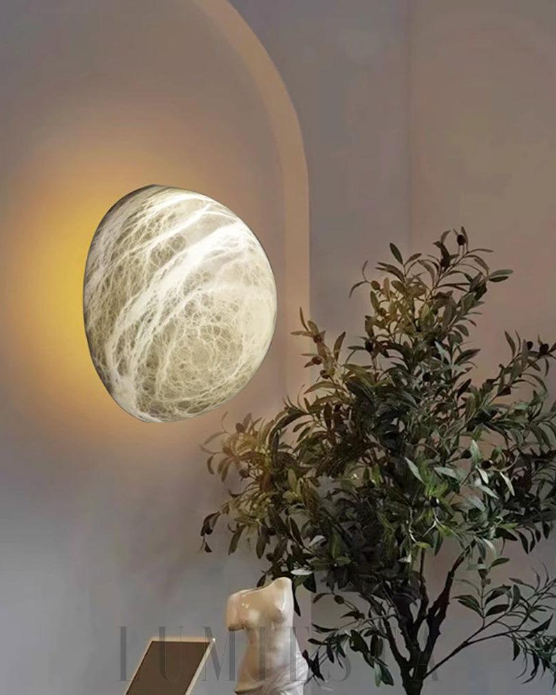 Lampka ścienna Alabaster Pebble Biała elegancka i nowoczesna