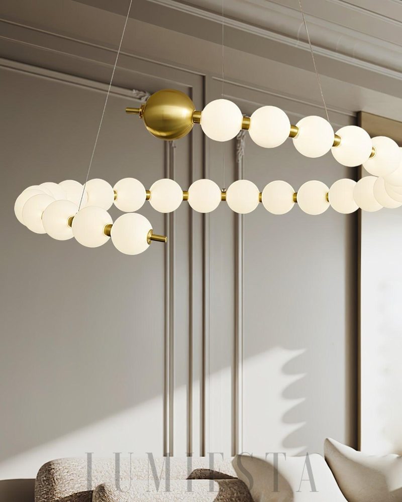 Lampa wisząca z akrylowymi perłami w kolorze mosiądzu