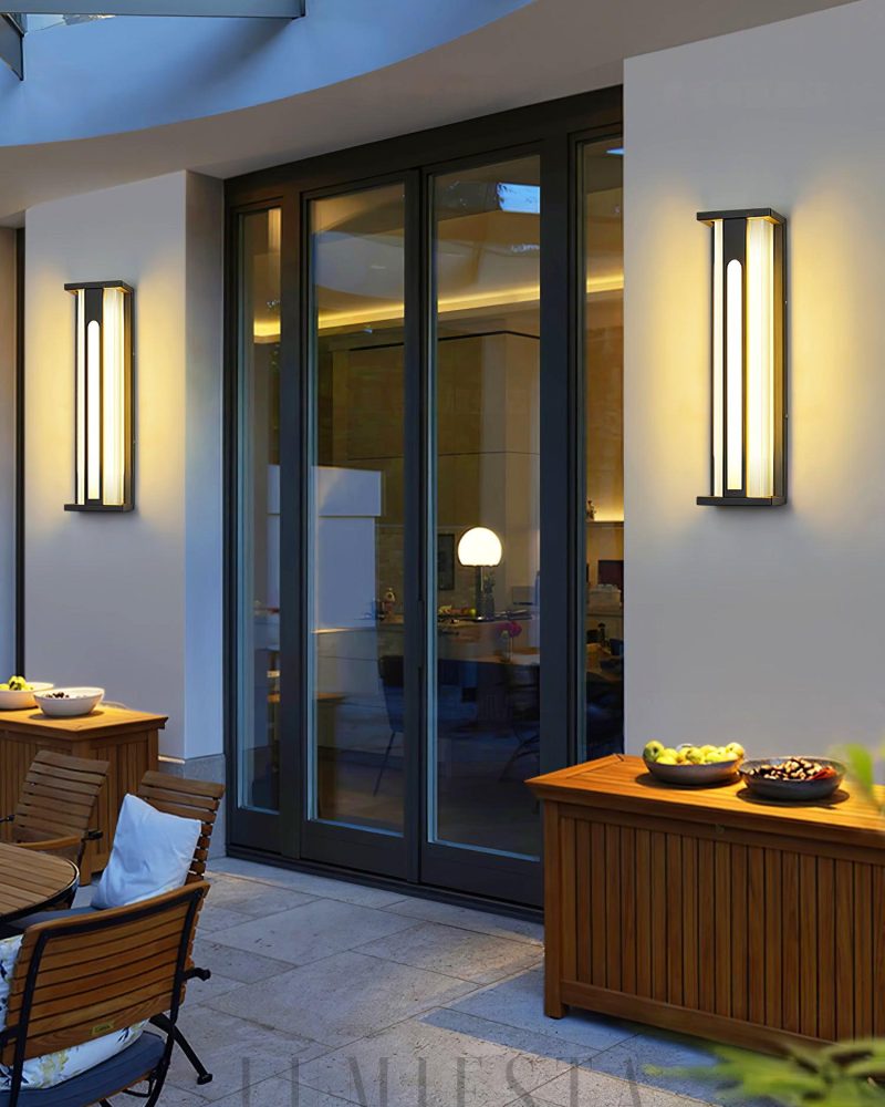 Nowoczesna lampa ścienna Bellamy Flair do ogrodu z ciepłym światłem