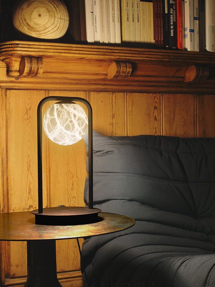 Lampa stołowa Rebirth w czarnym i białym alabastrze 20cm