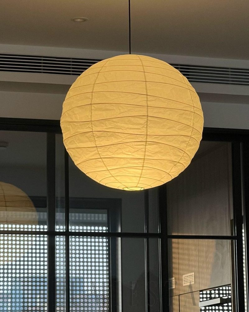 Lampa wisząca Akari 55D w białym kolorze o średnicy 55cm