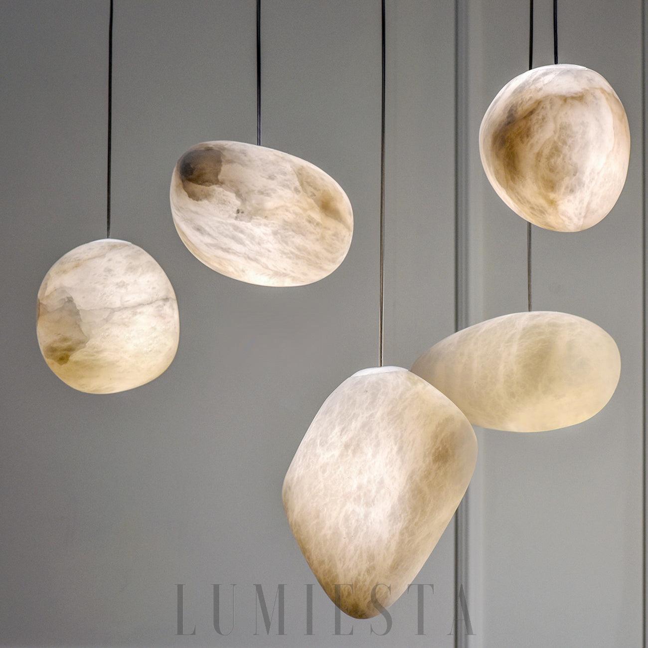 Lampa wisząca Galet z mosiądzu i alabastru w różnych rozmiarach