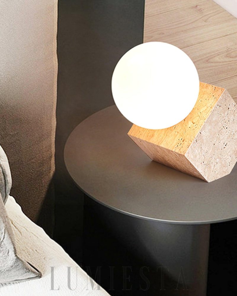 Lampa stołowa z kamienia trawertynowego w minimalistycznym stylu