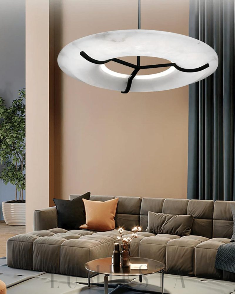 Lampa wisząca alabastrowa w kształcie okręgu z metalem