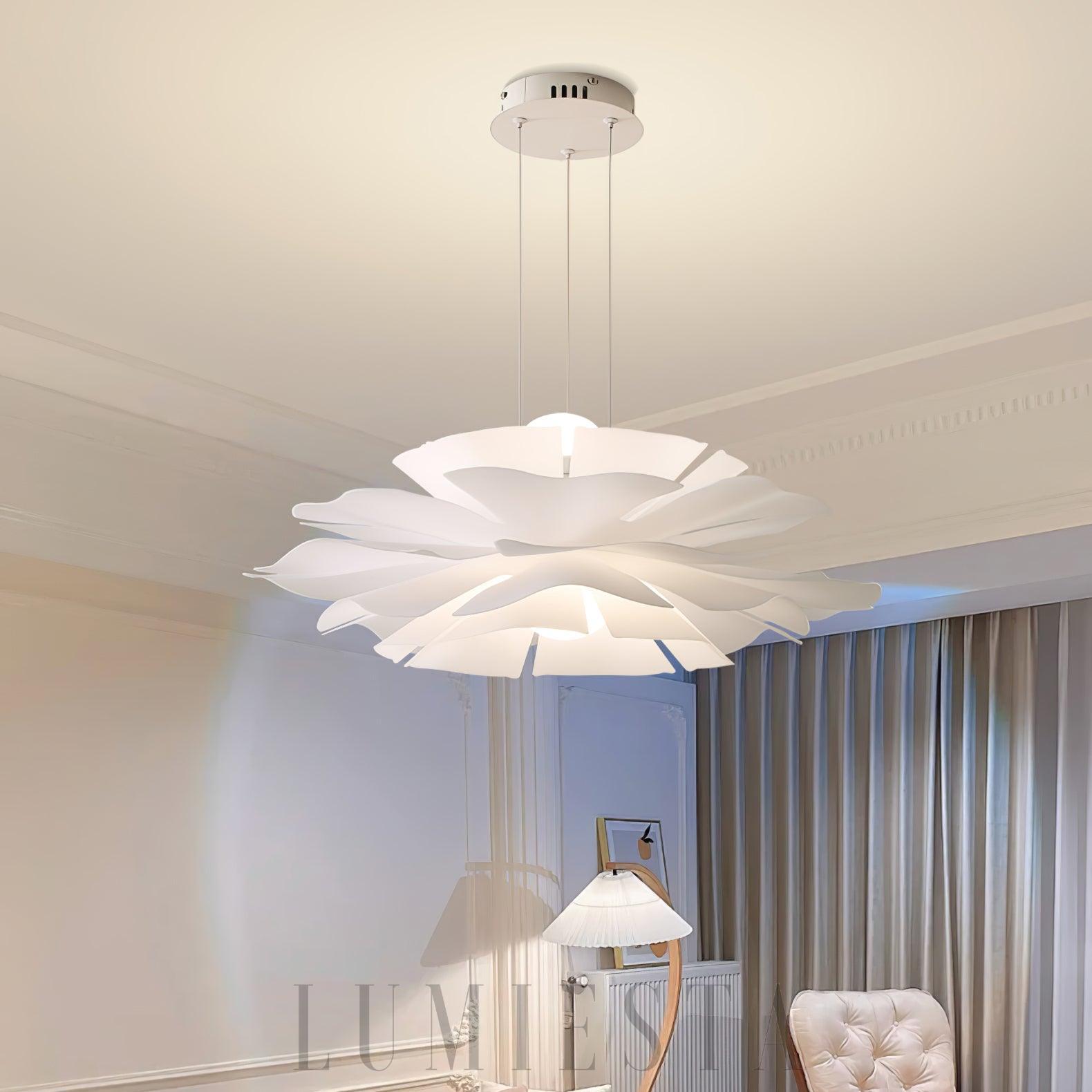 Lampa wisząca w kształcie kwiatu lotosu w kolorze białym