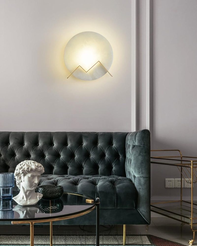Lampa ścienna Alabaster M w kolorze mosiądzu i białym