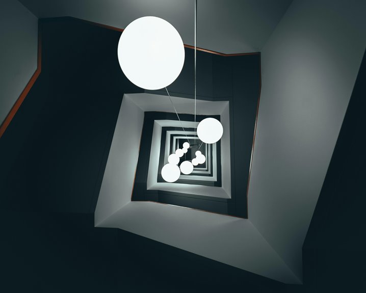 10 najlepszych kulistych lamp sufitowych, które rozświetlą każde pomieszczenie ze stylem