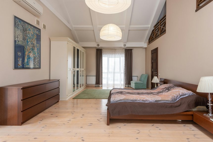 9 najlepszych żyrandoli do sypialni w 2025 roku dla przytulnego, eleganckiego blasku