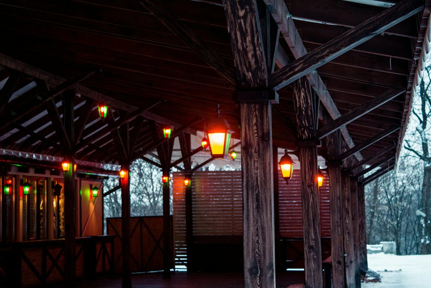 10 najlepszych wiszących lamp drewnianych, które dodadzą ciepła i stylu każdemu pomieszczeniu