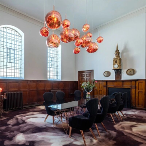 Lampa wisząca Eloru - szklana kula o fakturze przypominającej lawę