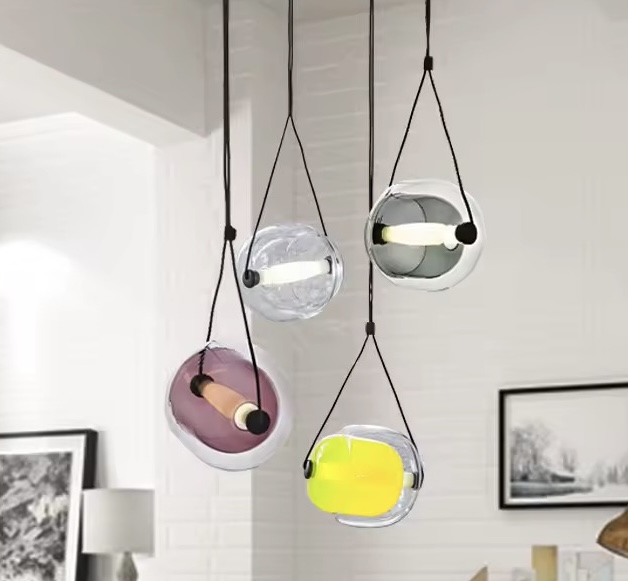 Api - lampa wisząca szklana kula