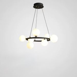 Mori - lampa wisząca z metalowymi kulkami, pełny widok od przodu
