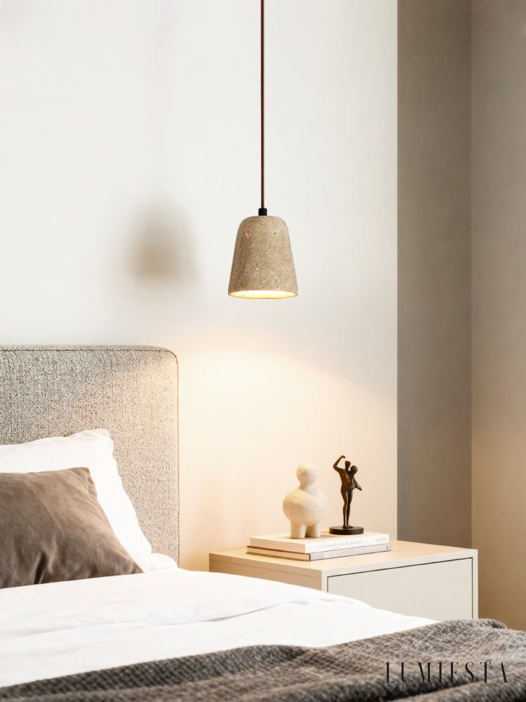 Amalfia - żółta lampa wisząca trawertynowa, widok klosza z bliska