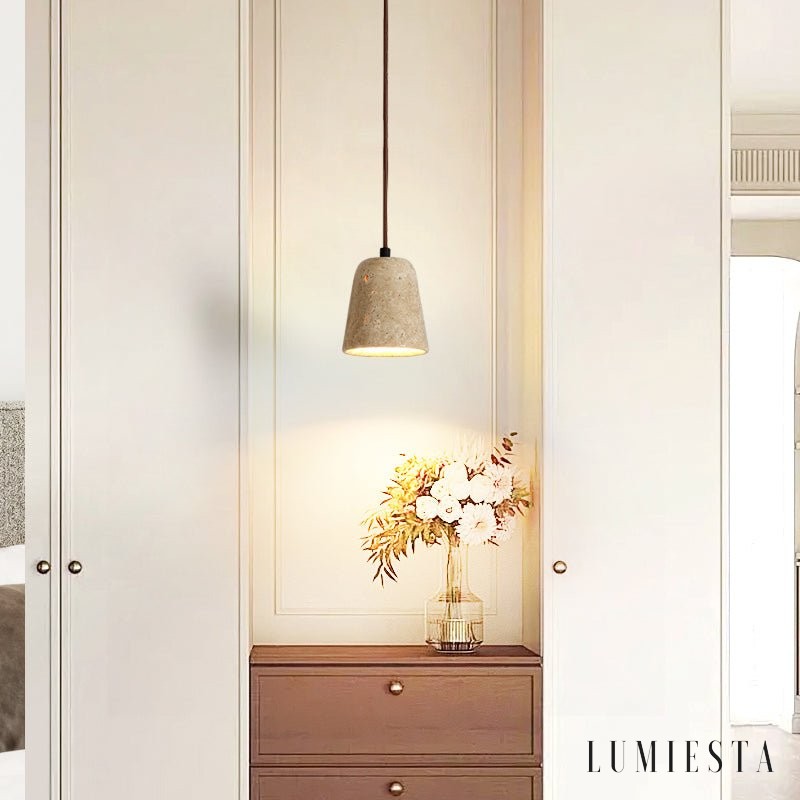Amalfia - lampa wisząca żółta z trawertynu, detal metalowego zawieszenia