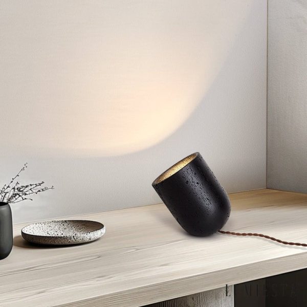 Athenora - Lampa stołowa czarna trawertynowa z złotym wnętrzem do salonu Ø18×17cm