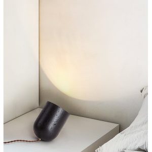 Athenora - Lampa stołowa czarna trawertynowa z złotym wnętrzem do salonu Ø18×17cm