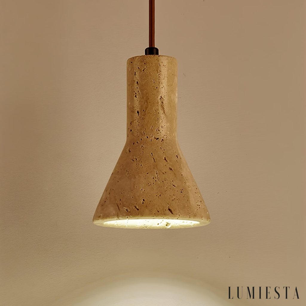 Aurelith - lampa wisząca trawertynowa zbliżenie na żółty kamienny klosz o gładkim wykończeniu