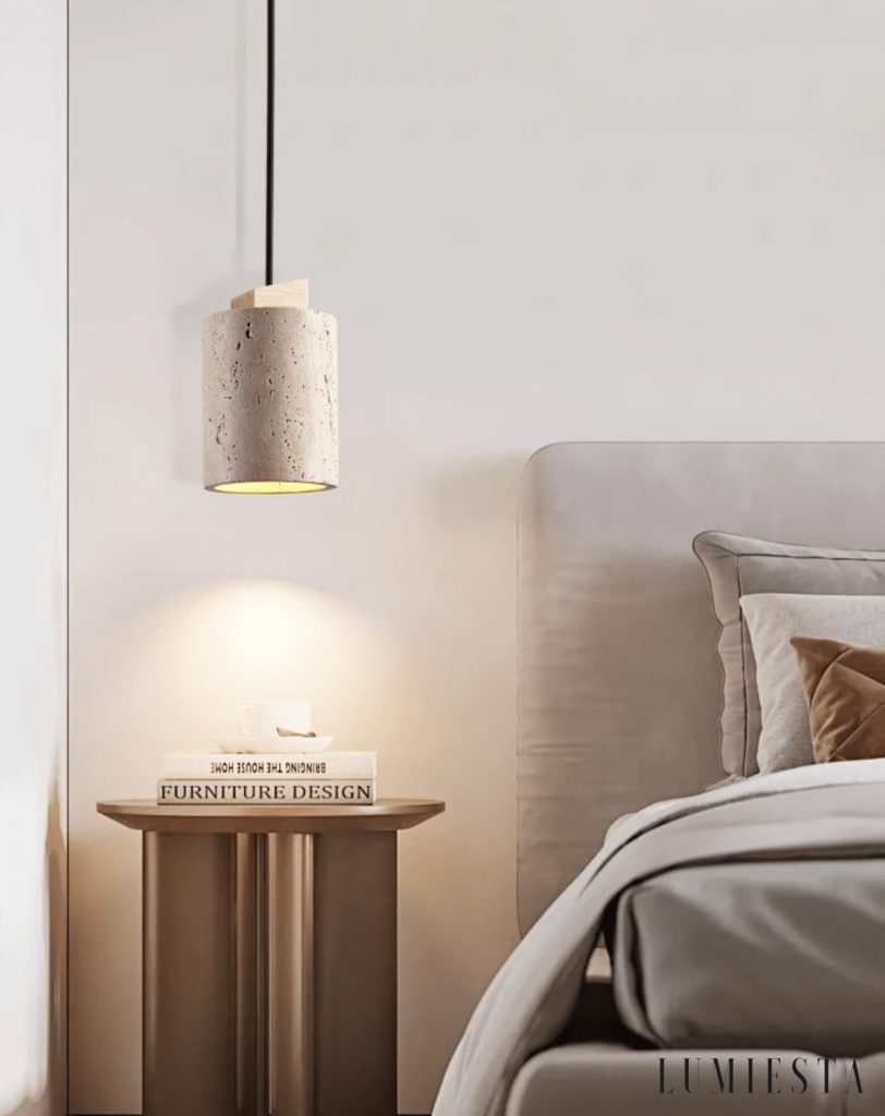 Auretryn 372 - lampa wisząca z orzechowego drewna i trawertynu, widok z przodu