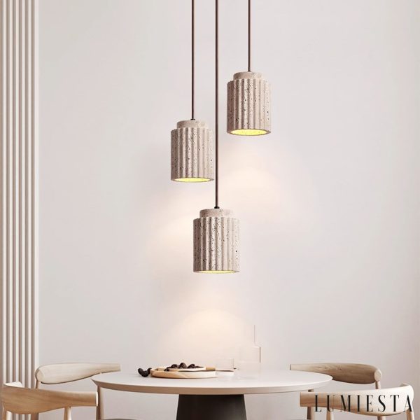 Aurevna - lampa wisząca z trawertynu i żółtego metalu, widok z boku
