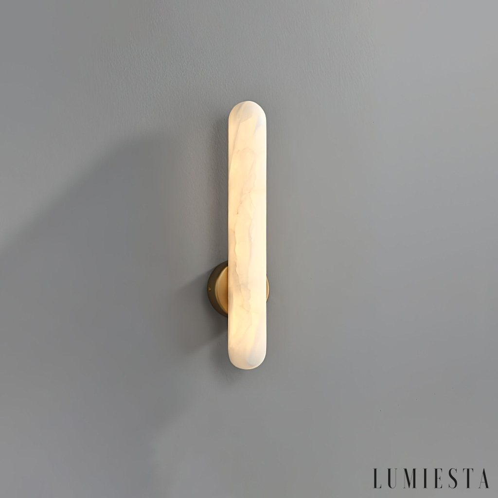Aurorium - kinkiet alabastrowy biało-złoty, zbliżenie na gładki alabaster