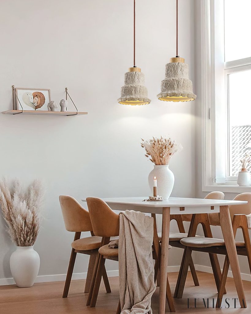 Calcisole - kompaktowa lampa wisząca do salonu z trawertynu i drewna