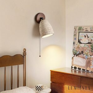 Capitolia - Lampa stołowa trawertynowa z orzechową podstawą do salonu, Ø12×15 cm