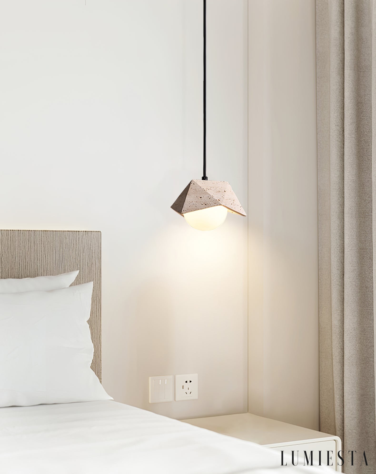 Coimbris - lampa wisząca z trawertynu, zbliżenie na wykończenie