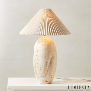 Lampa stołowa z trawertynu z plisowanym abażurem, Gramera, widok z przodu