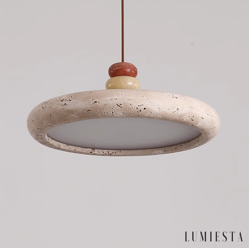 Florentis - lampa wisząca trawertynowa żółta, zbliżenie na fakturę kamienia