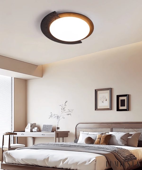 Gwiezdaron - Plafon czarny trawertyn z drewnianym akcentem, do salonu, Ø45/58 cm