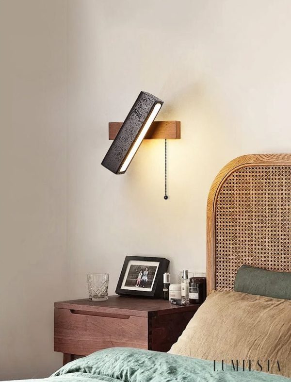 Lumiesta-helvetiax-kinkiet-nowoczesny-czarny-trawertyn-z-orzechem-do-salonu-1820-cm-6.jpg Helvetiax - Kinkiet nowoczesny czarny trawertyn z orzechem do salonu, 18×20 cm