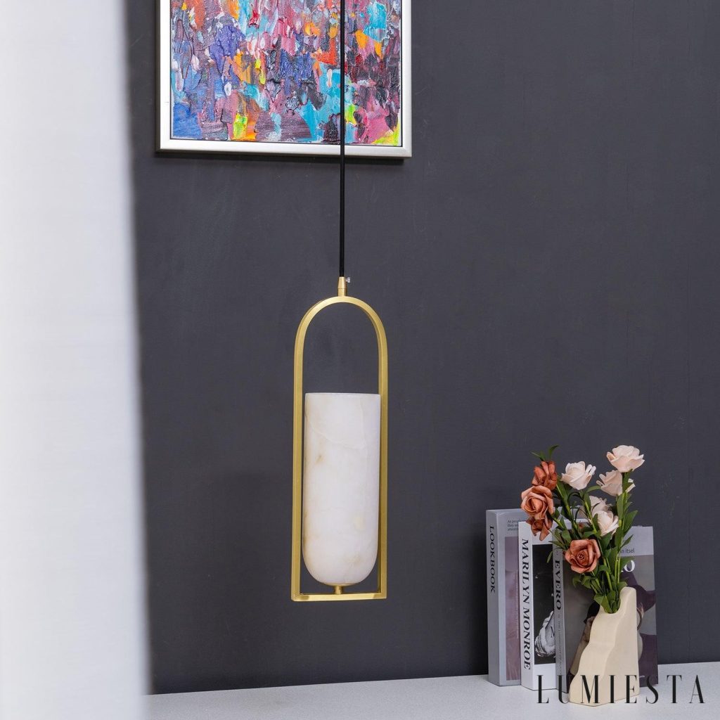 Lampa wisząca alabastrowa mosiężna KrakatoaX, widok z opuszczonym układem kręgów