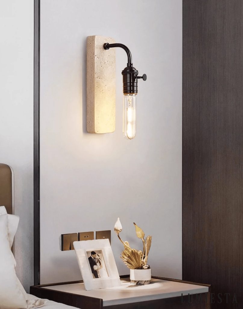 Kinkiet trawertynowy Lisboris z metalowym mocowaniem i drewnianym detalem