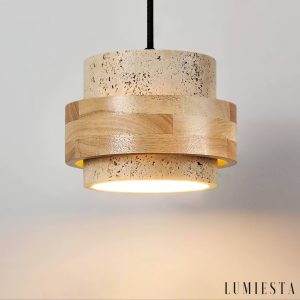 Lampa wisząca z żółtego trawertynu i drewna Malagara, pełny widok bryły