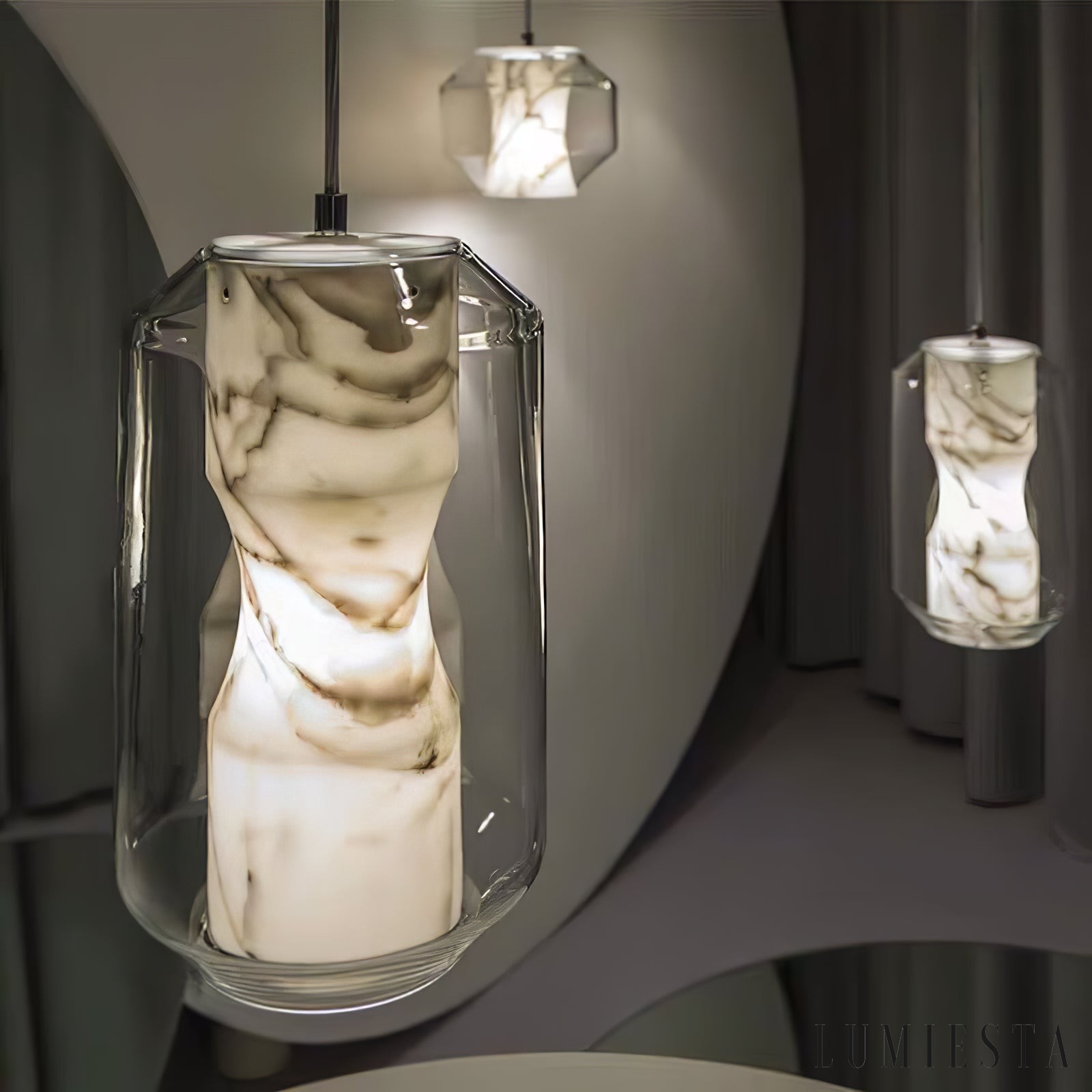 Metropolia - lampa wisząca z alabastru, szaro-białe klosze w zbliżeniu