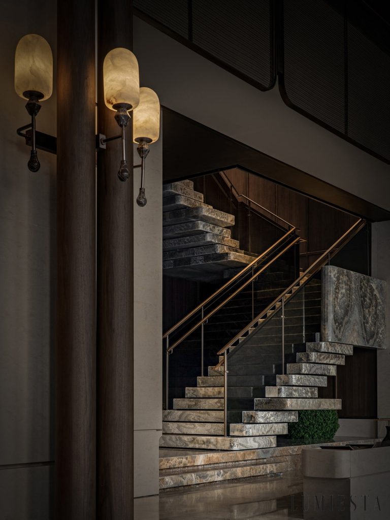 QuitoLux - lampa wisząca glamour z alabastrem, widok pod kątem