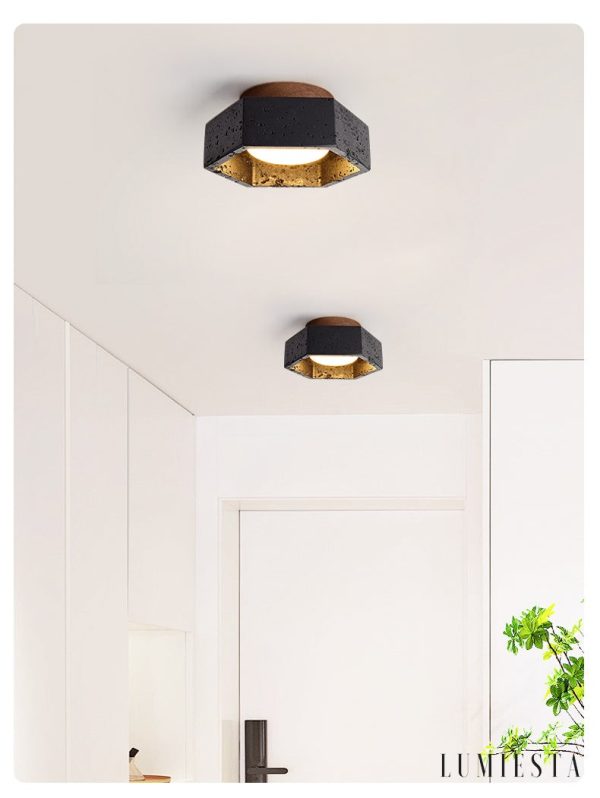 Lumiesta-rivieris-plafon-trawertynowy-czarny-z-drewnem-orzechowym-do-salonu-177-cm-4.jpg Rivieris - Plafon trawertynowy czarny z drewnem orzechowym do salonu Ø17×7 cm