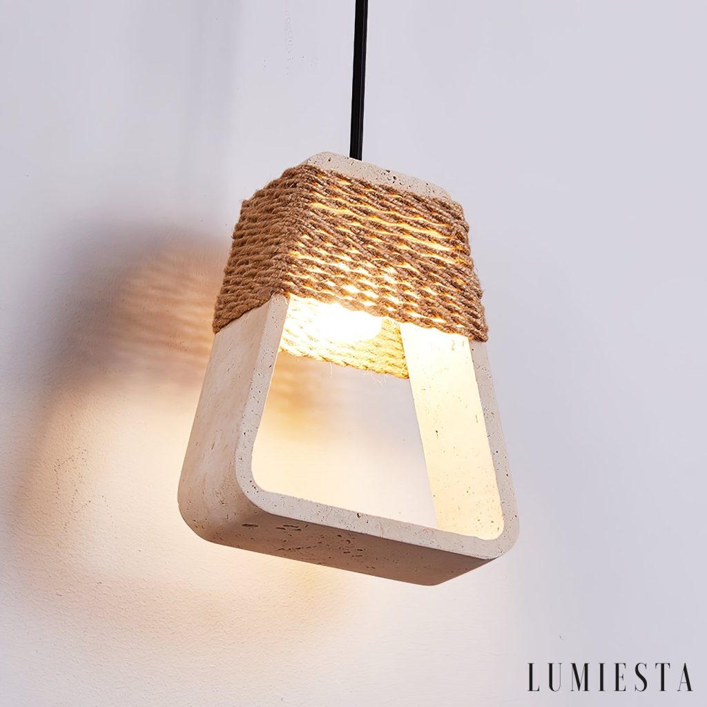 Lampa wisząca trawertynowa żółta Santiaga, zbliżenie na strukturę kamienia i sznur konopny