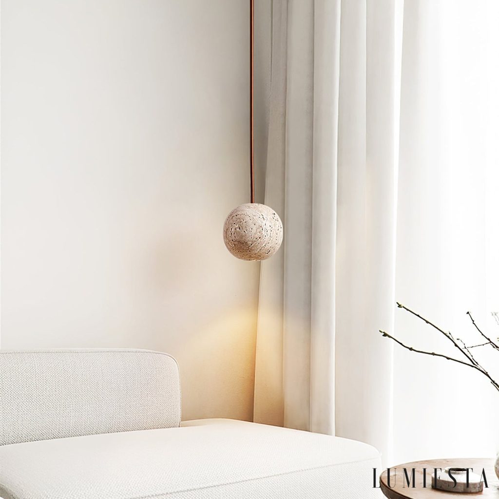 Sferaluna - lampa wisząca travertynowa żółta, ujęcie od spodu
